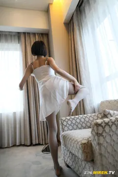 [ROSI艺XUE妹]2020.04.28 NO.121[64+1P/52MB]
