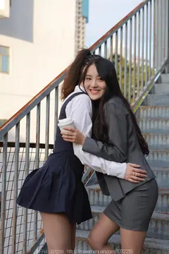 [IESS异思趣向] 2022.12.13 丝享家1297：秋秋《楼梯偶遇婉萍》[79P/89MB] - 1