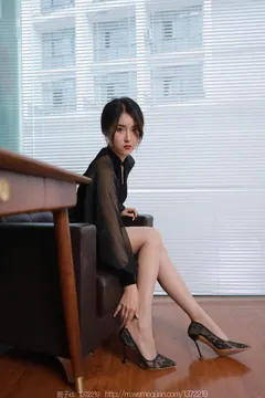 [IESS异思趣向] 2022.12.15 丝享家1299：小宝《黑色旗袍白纸扇》[86P/87MB] - 2