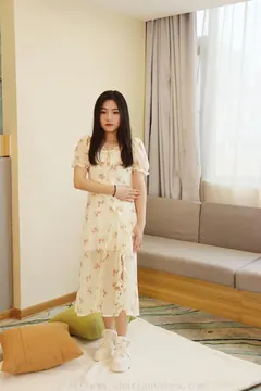 初夏女神 NO.011 水吉 2023款春季S码连衣裙搭错了鞋[90P/1V/5.61GB] - 2