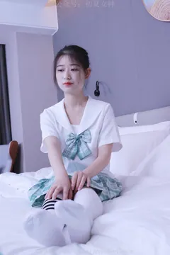 初夏女神 NO.013 念念 常规S码绿色JK套搭配小白鞋[126P/1V/5.82GB] - 1