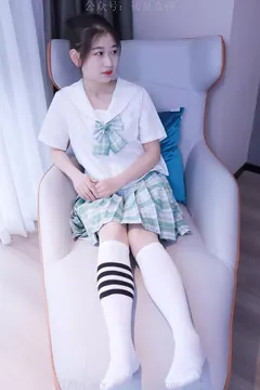 初夏女神 NO.013 念念 常规S码绿色JK套搭配小白鞋[126P/1V/5.82GB] - 2