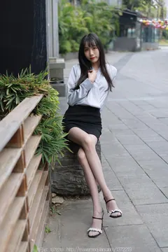 [IESS异思趣向] 2023.03.02 丝享家1378：团团《楼梯上的美仁》[92P/94MB] - 2