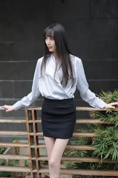 [IESS异思趣向] 2023.03.02 丝享家1378：团团《楼梯上的美仁》[92P/94MB] - 3