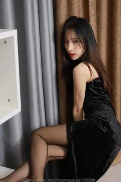 [IESS异思趣向] 2023.03.27 丝享家1403：美子《长筒黑色后竖线》[88P/106MB] - 3