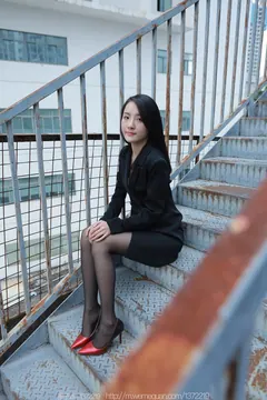 [IESS异思趣向] 2023.04.18 丝享家1425：婉萍《小辣椒》[85P/96MB] - 3