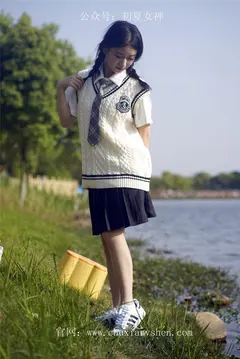 初夏女神 NO.039 念念 春秋JK套搭配三叶草贝壳头鞋[115P/1V/4.92GB] - 2