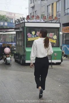 初夏女神 NO.042 小悦悦 职场小白[129P/1V/5.48GB] - 2