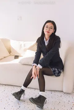 [BoBoSocks袜啵啵]NO.284 小甜豆-短靴、皮鞋、两双白棉袜、油亮黑丝、爱心印花白丝[150P/1V/5.89GB] - 2