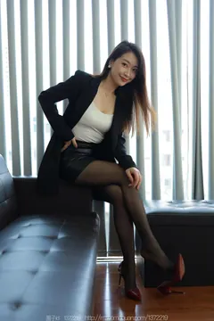 [IESS异思趣向] 2023.08.09 丝享家1502：小婕《风一样的女人》[90P、97MB] - 2