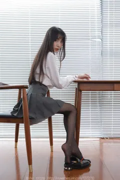 [IESS异思趣向] 2023.09.18 丝享家1536：团团《长腿百褶裙》[82P/89MB] - 3