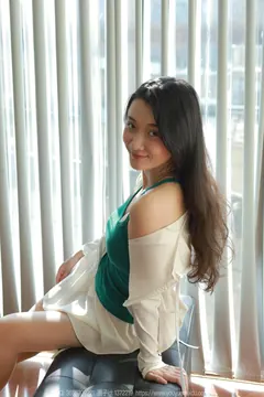[IESS异思趣向] 2023.11.15 丝享家1586：秋秋《绿色挂脖》[88P/90MB] - 2