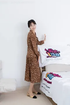勿恋传媒 NO.1831 菜菜-那座山[190P/1V/5.48GB] - 2