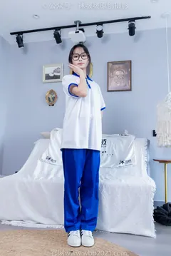 [BoBoSocks袜啵啵]NO.351 甜甜圈-板鞋、白棉袜、肉丝、校服裤里丝[150P/1V/6.88GB] - 2