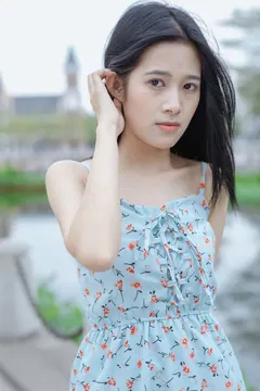 尤蜜丝 NO.049 穿搭推广展示图集 公园里的蓝色碎花裙[68P/662MB] - 3