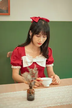 尤蜜丝 NO.050 穿搭推广展示图集 餐桌相框与红裙[48P/415MB] - 5