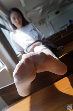 妖精视觉 NO.130 苏苏 学生装，白丝袜 [71P/52.2MB] - 2