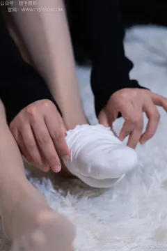 甜予摄影 NO.002 澜澜-拖鞋、白棉袜、肉丝-脚尖加固款[131P/2V/9.95GB]