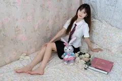 甜予摄影 NO.007 璇璇-板鞋、白棉袜、裸足[120P/2V/9.30GB] - 1