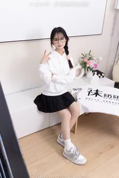 [BoBoSocks袜啵啵]NO.368 甜甜圈-运动鞋、白棉袜、油亮肉丝[160P/1V/5.72GB] - 2