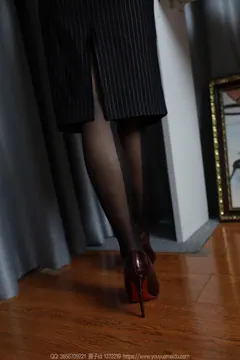 [IESS异思趣向] 2024.05.15 丝享家1742：兔兔《火辣女秘》[87P/85MB] - 2