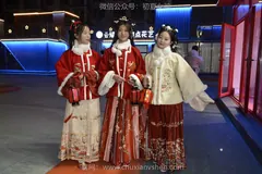 初夏女神 NO.149 双双&秀秀&情情 新年快乐[110P/1V/3.06GB] - 2