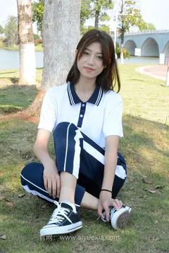 月下摄影 NO.004 秀秀~浅发校服 其实我喜欢酷酷的，今天第一期被安排了校服！[130P/1V/9.94GB] - 3