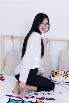 勿恋传媒 NO.2022 小敏-心被雾深陷[200P/1V/5.94GB] - 1