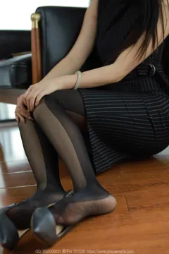 [IESS异思趣向] 2024.07.22 丝享家1800：婉萍《美丽西瓜袜》[90P/74MB] - 4