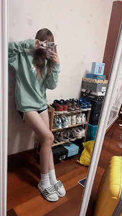 脚模面试脸足同框套路系列-004-06号-172 112 38.5红发黑丝展示[8P/8V/68MB] - 2