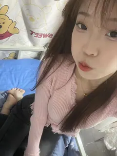脚模面试脸足同框套路系列-006-08号-重磅女大学生 俯视秀足 挑鞋 展示[6P/10V/111MB] - 4