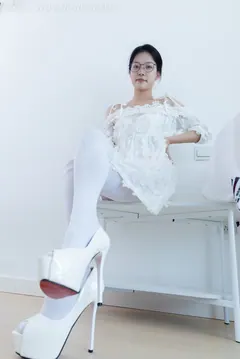 勿恋传媒 NO.2094 茯苓-世界失色[150P/1V/3.13GB] - 3