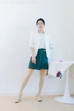 勿恋传媒 NO.2157 茯苓-明亮而不刺眼[150P/1V/3.85GB] - 2