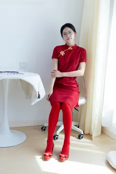 勿恋传媒 NO.2236 茯苓-红色低跟鞋、厚款红色丝、皮筋绑脚老头乐挠脚剧情[160P/1V/4.05GB] - 2
