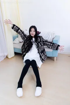 勿恋传媒 NO.2260 茯苓-板鞋、黑色踩脚裤、白棉袜[156P/1V/3.90GB] - 2