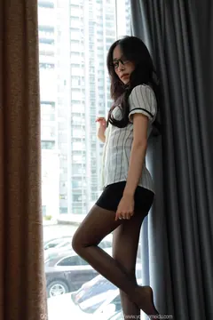 [IESS异思趣向] 2025.03.13 丝享家2000：美子《黑丝眼镜妹》[90P/92MB] - 3