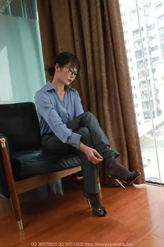 [IESS异思趣向] 2025.04.11 丝享家2025：小金《西裤里丝》[90P/80MB] - 2