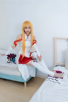 勿恋传媒 NO.2340 泡泡-cos亚丝娜、长靴、袜套、薄肉丝[156P/1V/6.37GB] - 3