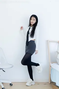 勿恋传媒 NO.2346 菜菜-运动鞋、厚黑丝、裸足[167P/1V/3.57GB] - 2