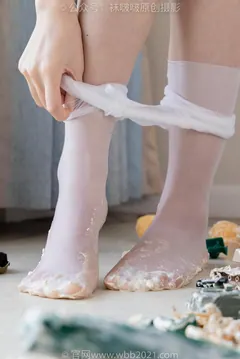 [BoBoSocks袜啵啵]NO.544 甜甜圈-高跟鞋、油亮薄白丝、裸足、踩小人和奶油泡芙剧情[172P/1V/8.20GB] - 2