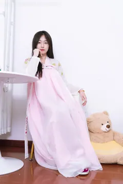 勿恋传媒 NO.2397 美兔-汉服、布鞋、粉色棉袜[150P/1V/3.88GB] - 1