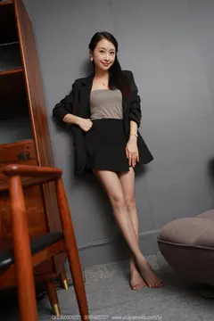 [IESS异思趣向] 2025.07.02 丝享家2095：小婕《黑丝面试官（下）》[89P/71MB] - 3