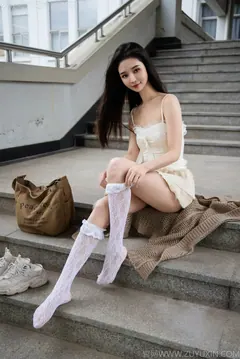 足愉心 NO.017 南南（搭配：针织长衣、白色吊带、运动鞋、白色丝袜、裸足）[110P/2V/9.49GB] - 3