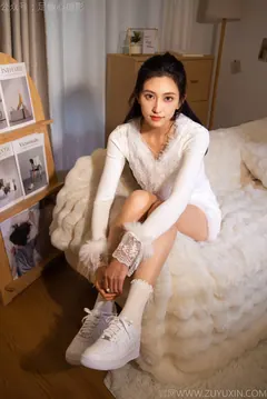 足愉心 NO.029 可乐（搭配：白色上衣、短裙、运动鞋、白色棉袜）[140P/2V/14.7GB] - 2