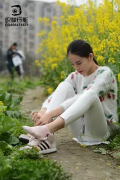 [织梦映像]NO.098 油菜花田里的棉袜 [199P/1.13G] - 3