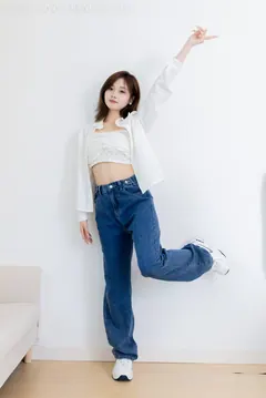 勿恋传媒 NO.2432 橙子-运动鞋、白棉袜、裸足[160P/1V/4.11GB] - 1