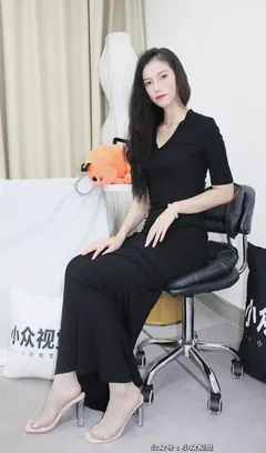 小众视觉 045-思思姐长裙丝袜裸足高跟鞋 [137P/1V/5.73G]