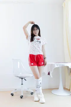 勿恋传媒 NO.2482 小可-运动鞋、白棉袜、裸足[165P/1V/3.61GB] - 2