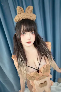 神楽板真冬 – 白丝小熊[75P/2V/346MB] - 2
