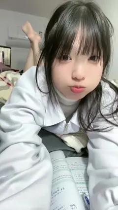 脚模面试脸足同框套路系列-178 呆萌红指甲美眉 [28V/327M] - 1
